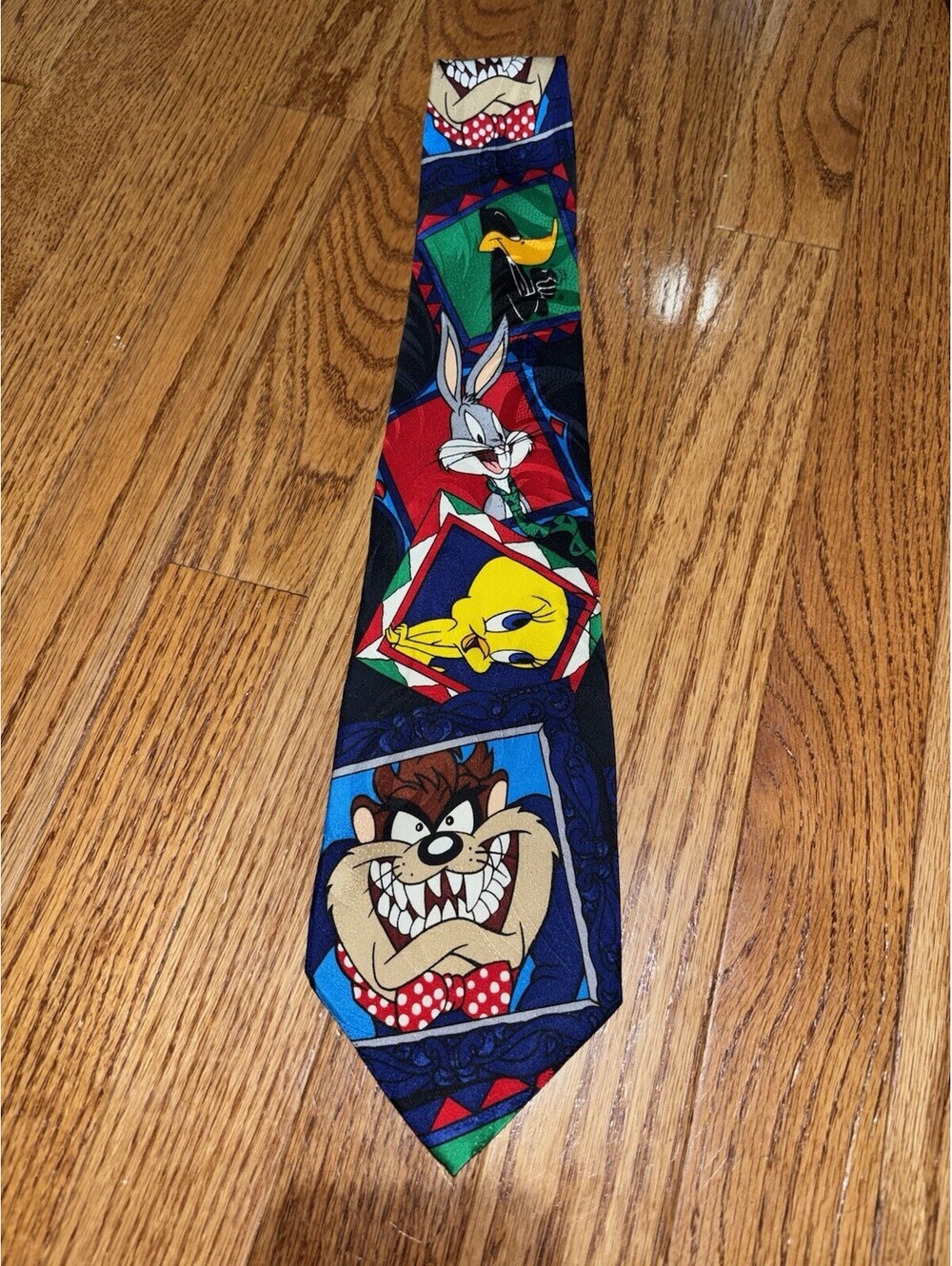 Vintage 1995 Looney Tunes Bugs Bunny TAZ Tweety DAFFY Necktie!!!
